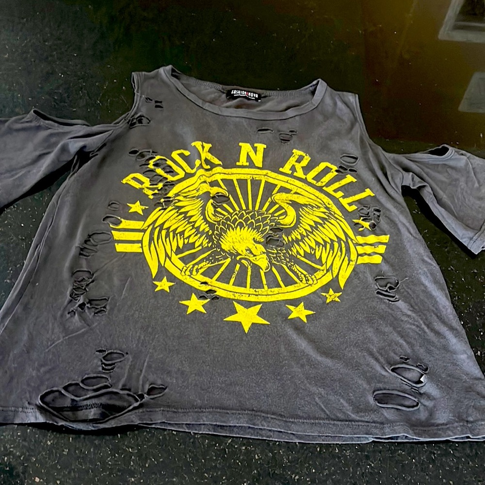 Distressed graphic crop tee